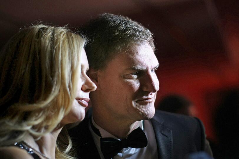 Bussis, Dekolletees und ein nasser Showmaster: Die Bilder vom Ball des Sports