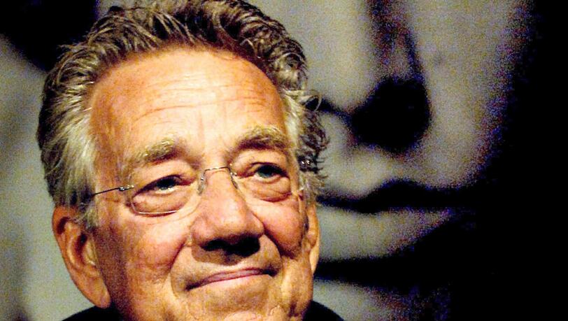 Ray Manzarek ist im Alter von 74 Jahren an Gallenweg-Krebs gestorben. Ray Manzarek ist im Alter von 74 Jahren an Gallenweg-Krebs gestorben.