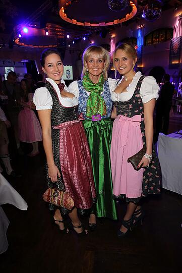 Christa Kinshofer mit den Töchtern Alexandra und Stephanie