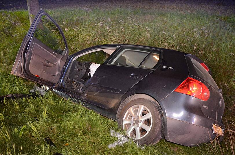 Der betrunkene Audi-Fahrer achtete nicht auf den Gegenverkehr: Die Bilder von der Unfallstelle.