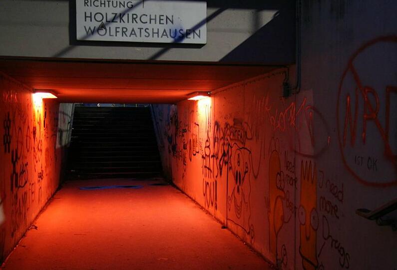 Kein schöner Anblick: Die Unterführung am S-Bahnhof Siemenswerke.
