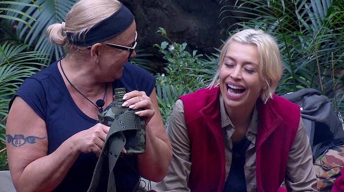 Zeigen Claudia Effenberg (l.) und Verena Kerth im Dschungelcamp nicht ihr wahres Gesicht?