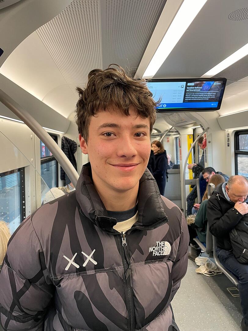 In der S-Bahn: Azubi Julian D&uuml;rr
