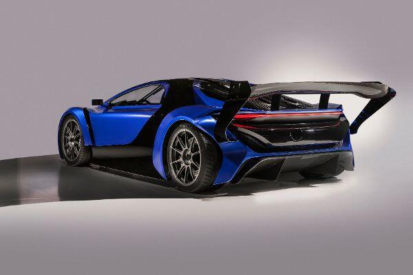 Gut bestückt: Das Heck des neuen Supersportlers GT96 aus China schmückt ein gewaltiger Spoiler.