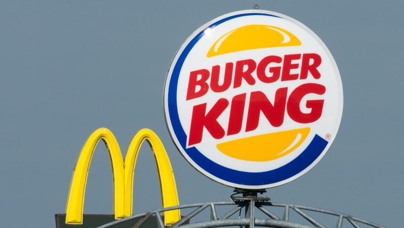 Die Beschäftigten in Fastfood-Restaurants bekommen mehr Geld. Die Beschäftigten in Fastfood-Restaurants bekommen mehr Geld.