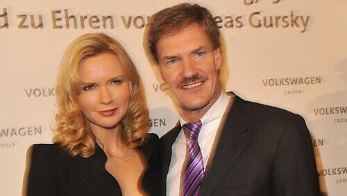 Zusammen glücklich – jetzt ganz offiziell: Veronica Ferres und Carsten Maschmeyer in Wolfsburg. Zusammen glücklich – jetzt ganz offiziell: Veronica Ferres und Carsten Maschmeyer in Wolfsburg.