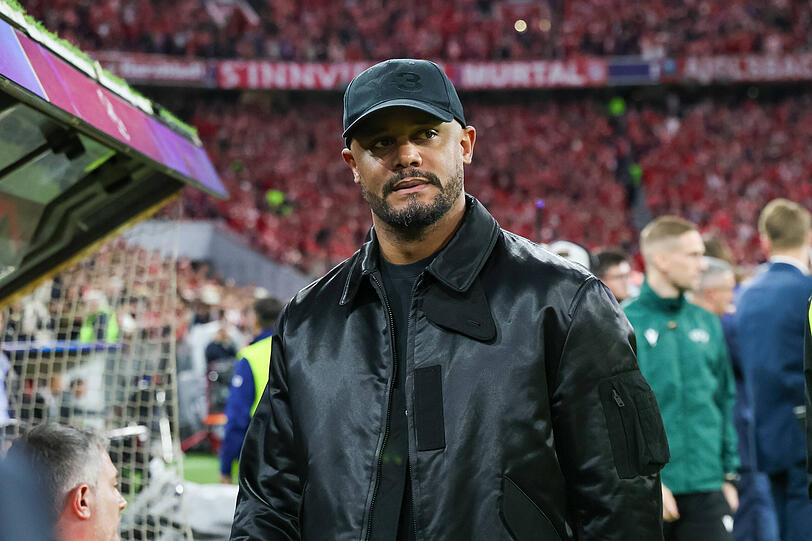 Bayerns Trainer Vincent Kompany an der Seitenlinie der Allianz Arena &ndash; nach dem verpassten Finaleinzug soll er den n&auml;chsten Angriff auf den Henkelpott formen.