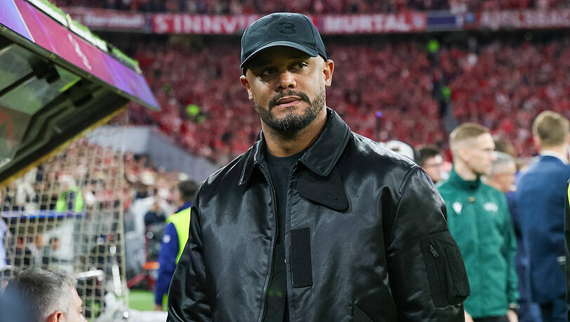 Bayerns Trainer Vincent Kompany an der Seitenlinie der Allianz Arena &ndash; nach dem verpassten Finaleinzug soll er den n&auml;chsten Angriff auf den Henkelpott formen.