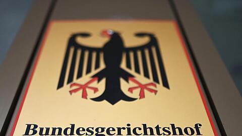 Der Erste Strafsenat beim BGH hat das erste höchstrichterliche Urteil zu umstrittenen "Cum-Ex"-Deals verkündet.