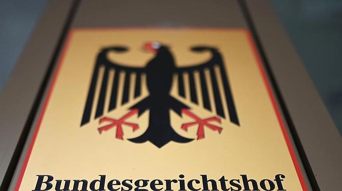 Der Erste Strafsenat beim BGH hat das erste höchstrichterliche Urteil zu umstrittenen "Cum-Ex"-Deals verkündet.