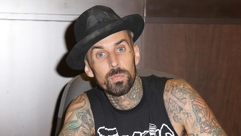 Blink-182-Star Travis Barker ist auf dem Weg der Besserung.