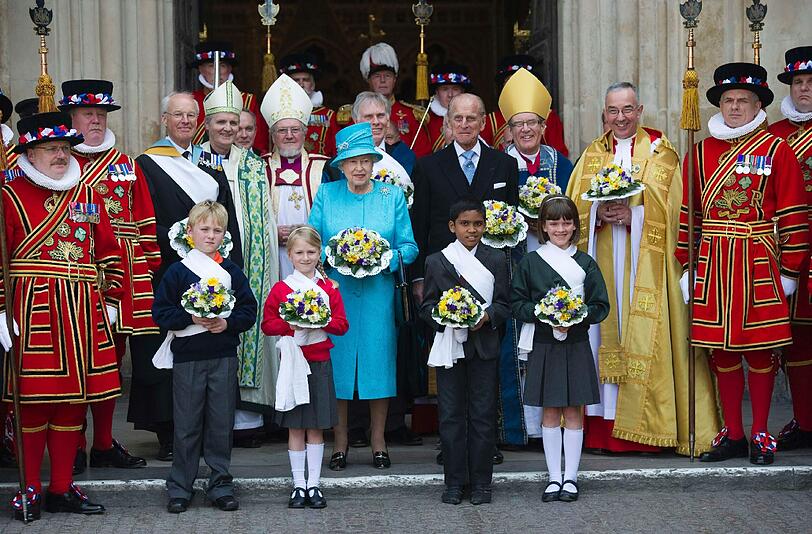 Queen Elisabeth II nach dem traditionellen Gründonnerstagsgottesdienst vor der Kathedrale, in der Kate und William in einer Woche heiraten.