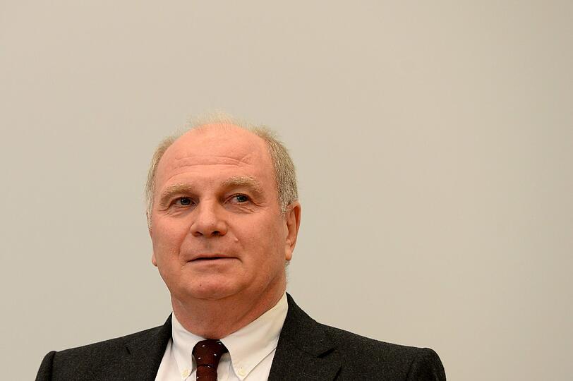 Der Angeklagte im Gerichtssaal: Der Präsident des FC Bayern München Uli Hoeneß im Gerichtssaal des Landgerichts München II.