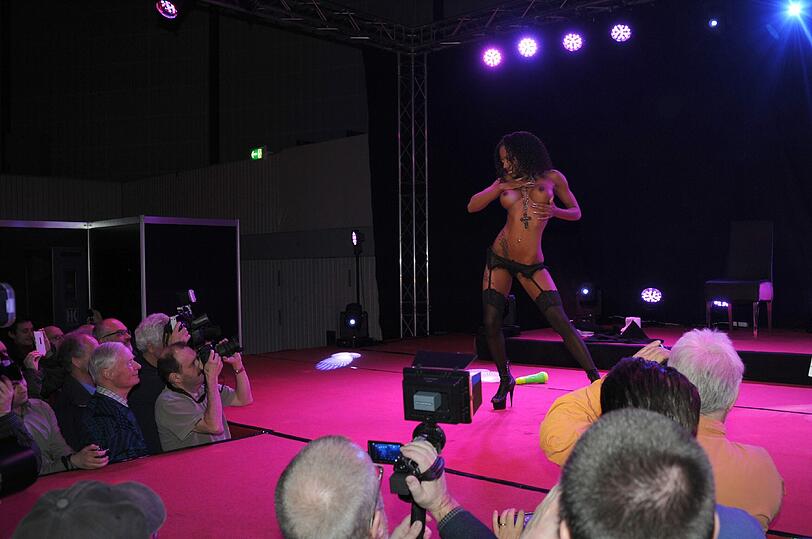 Pornostars, Sex-Toys und Live-Shows: Die Erotikmesse "Eros und Amore" gastiert wieder in München.