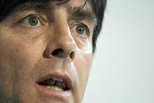 Darf Bundestrainer Löw gegen Portugal wieder auf die Bank.