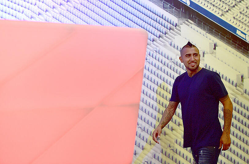 Der "Krieger" ist da: Arturo Vidal hat beim FC Bayern München einen Vierjahresvertrag unterschrieben. Klicken Sie sich durch die Bilderstrecke von Vidals ersten Tagen in München.
