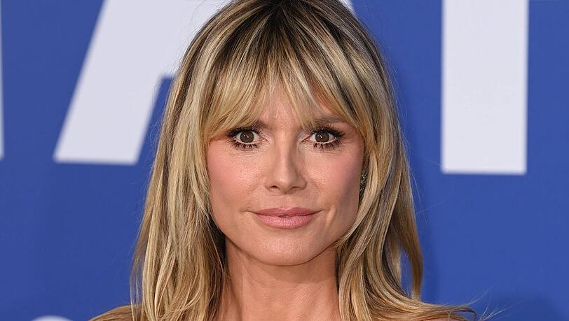 Heidi Klum sucht ihr Reisegepäck.