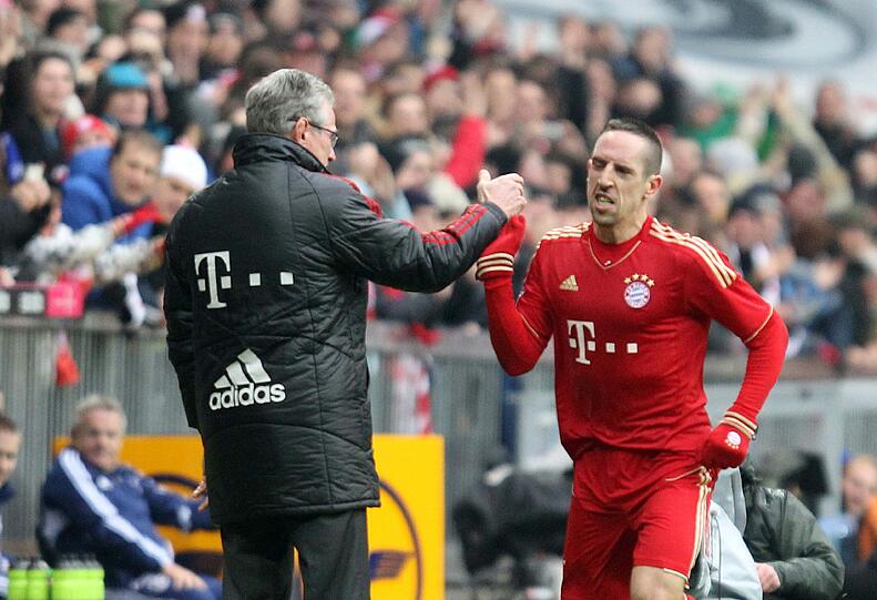 Hand drauf: Franck Ribéry schlägt mit Trainer Jupp Heynckes ein.