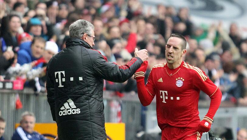 Hand drauf: Franck Ribéry schlägt mit Trainer Jupp Heynckes ein. Hand drauf: Franck Ribéry schlägt mit Trainer Jupp Heynckes ein.