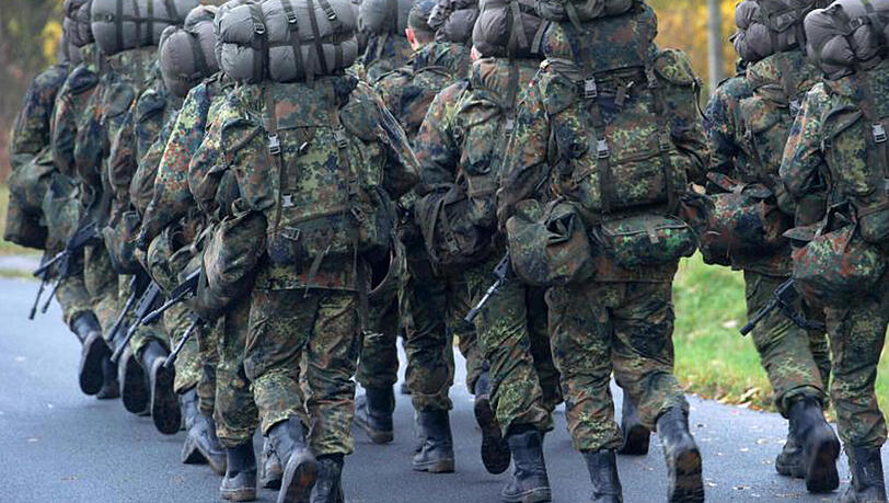 Um den Einsatz von Soldaten im Inneren gibt es seit Jahren Streit. Um den Einsatz von Soldaten im Inneren gibt es seit Jahren Streit.