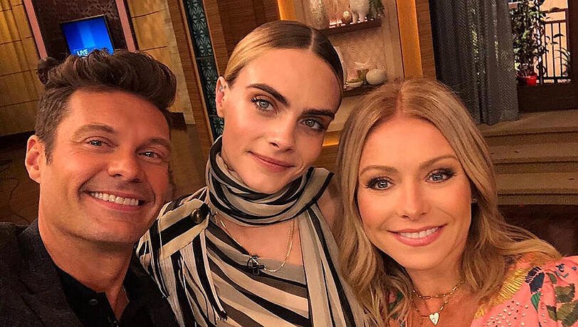 Cara Delevingne (Mitte) zusammen mit Kelly Ripa und Ryan Seacrest Cara Delevingne (Mitte) zusammen mit Kelly Ripa und Ryan Seacrest