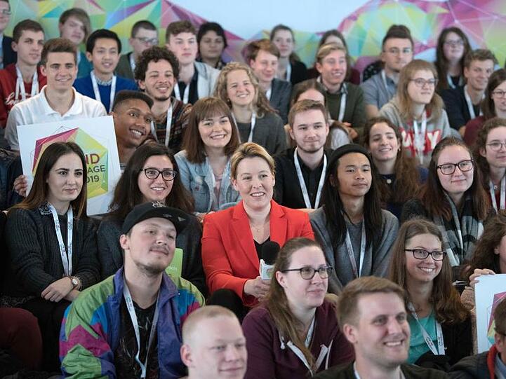 Zwischen dem 10. und 12. Mai 2019 sind rund 450 junge Menschen nach Berlin eingeladen, um über aktuelle Themen aus Politik und Gesellschaft zu diskutieren.