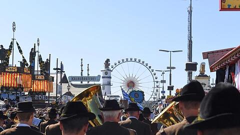 Volksfeste wie das Oktoberfest dürfen noch immer nicht stattfinden. (Archivbild)