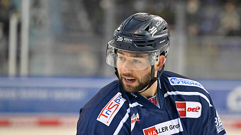 Andreas Eder spielt in der neuen Saison wieder für den EHC.