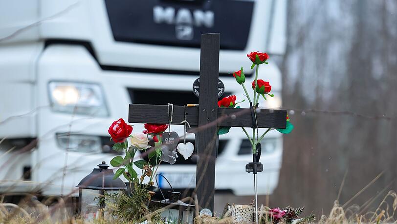 2.814 Menschen starben im letzten Jahr auf Deutschlands Straßen. (Symbolbild) 2.814 Menschen starben im letzten Jahr auf Deutschlands Straßen. (Symbolbild)