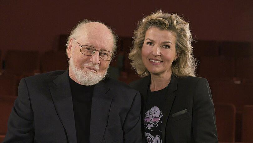 Für das Album "Across the Stars", erschienen bei Deutsche Grammophon, arbeitete Anne-Sophie Mutter mit John Williams zusammen Für das Album "Across the Stars", erschienen bei Deutsche Grammophon, arbeitete Anne-Sophie Mutter mit John Williams zusammen