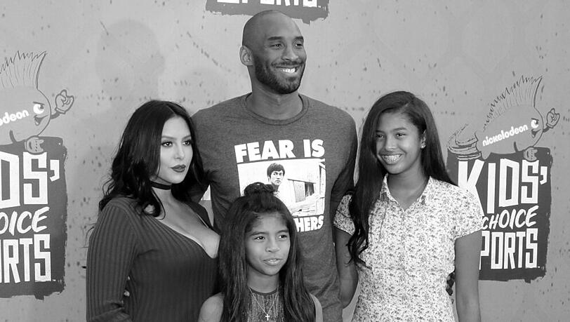 Kobe Bryant mit Ehefrau Vanessa Laine und den Töchtern Natalia Diamante (r.) und Gianna Maria-Onore Kobe Bryant mit Ehefrau Vanessa Laine und den Töchtern Natalia Diamante (r.) und Gianna Maria-Onore