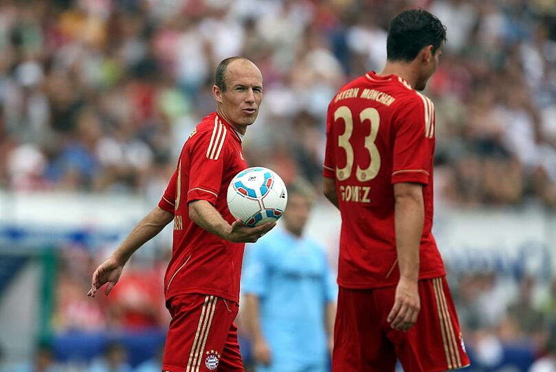 Arjen Robben wurde kurz nach Anpfiff der zweiten Hälfte im Strafraum gefoult.