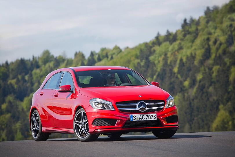 Eigentlich ein sportliches Coupé mit fünf Türen: Die Mercedes A-Klasse ist schlank, elegant und eindeutig auf ein junges Publikum zugeschnitten.