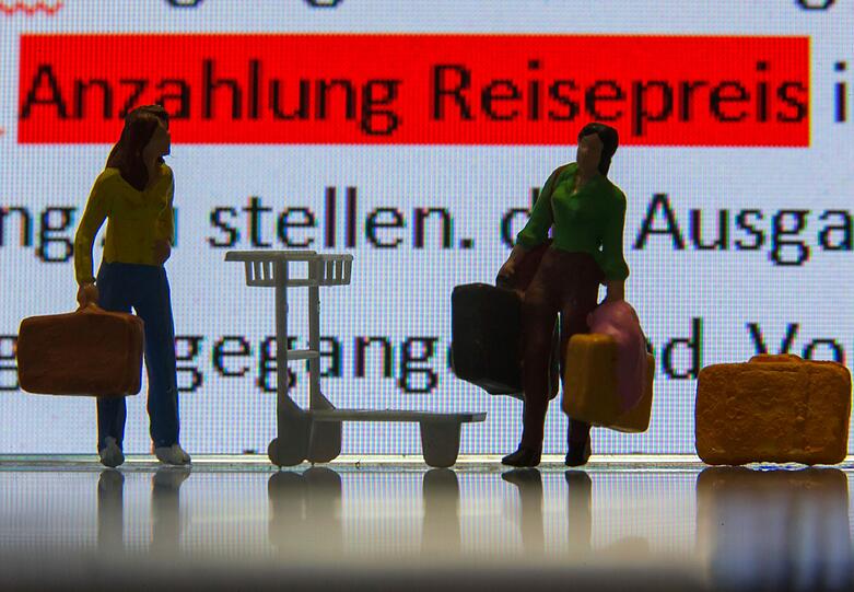 Wenn der Partner stirbt, muss die Versicherung nicht für Stornogebühren aufkommen.