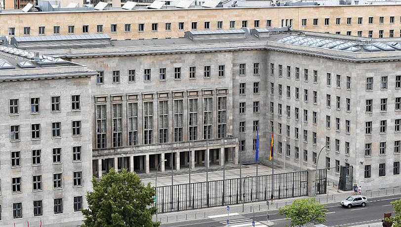 Detlev-Rohwedder-Haus: Sitz des Bundesministeriums der Finanzen. Detlev-Rohwedder-Haus: Sitz des Bundesministeriums der Finanzen.