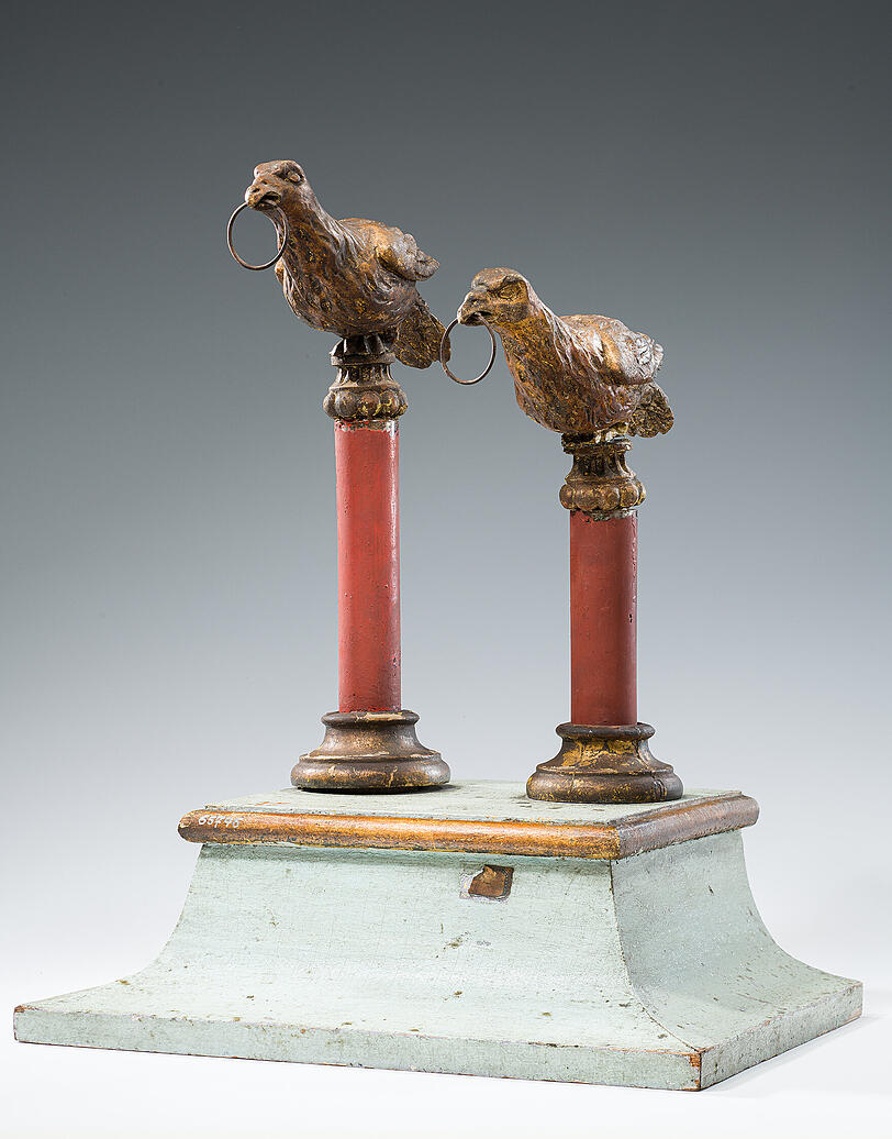 Der Zweck dieser V&ouml;gel ist bis heute nicht restlos gekl&auml;rt. Man kann sie im Nationalmuseum bestaunen.