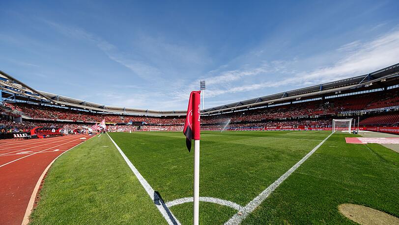 Die Frauen-Nationalmannschaft bestreitet ein WM-Qualifikationsspiel in N&uuml;rnberg.