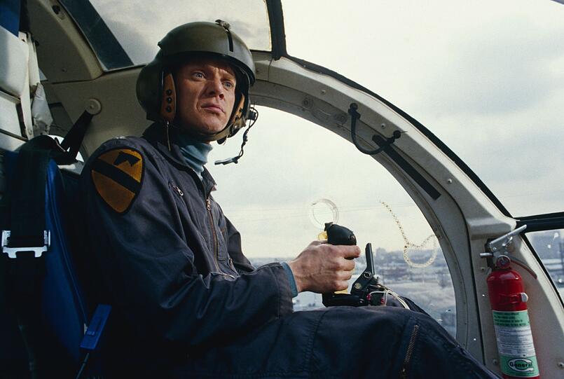 F.E. Cochrane (Malcolm McDowell) handelt in eigenem Interesse. Um sich und sein Vorhaben zu schützen, scheut er keine Mittel. F.E. Cochrane (Malcolm McDowell) handelt in eigenem Interesse. Um sich und sein Vorhaben zu schützen, scheut er keine Mittel.