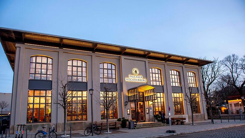 Stimmungsvoll: Der Paulaner am Nockherberg als Location für den Schwarz-Weiß-Ball der CSU. Stimmungsvoll: Der Paulaner am Nockherberg als Location für den Schwarz-Weiß-Ball der CSU.