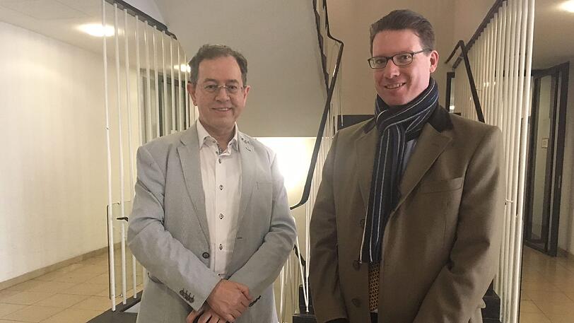 Mieter Peter Hornung (links) und sein Anwalt Christian Fletcher.