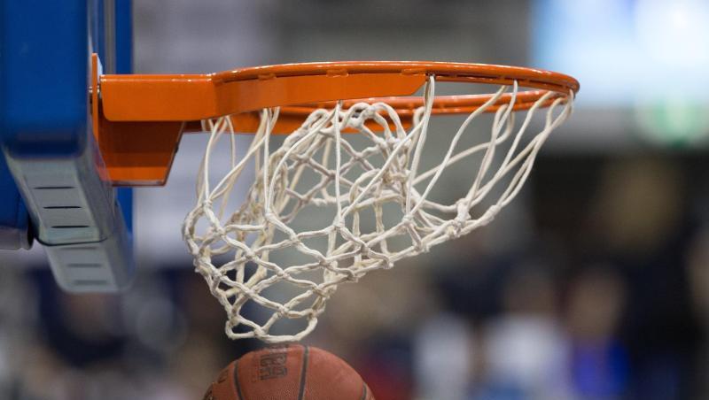 Ein Basketball fällt durch das Netz vom Basketballkorb. Foto: Lukas Schulze/dpa/Symbolbild Ein Basketball fällt durch das Netz vom Basketballkorb. Foto: Lukas Schulze/dpa/Symbolbild