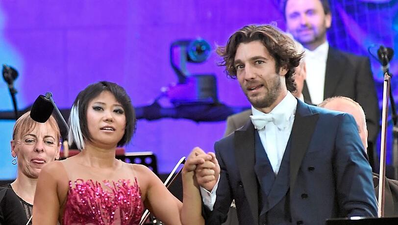 Pianistin Yuja Wang und Dirigent Lorenzo Viotti. Pianistin Yuja Wang und Dirigent Lorenzo Viotti.