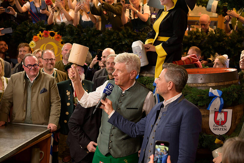 OB Dieter Reiter zapft beim 189. Oktoberfest an. OB Dieter Reiter zapft beim 189. Oktoberfest an.