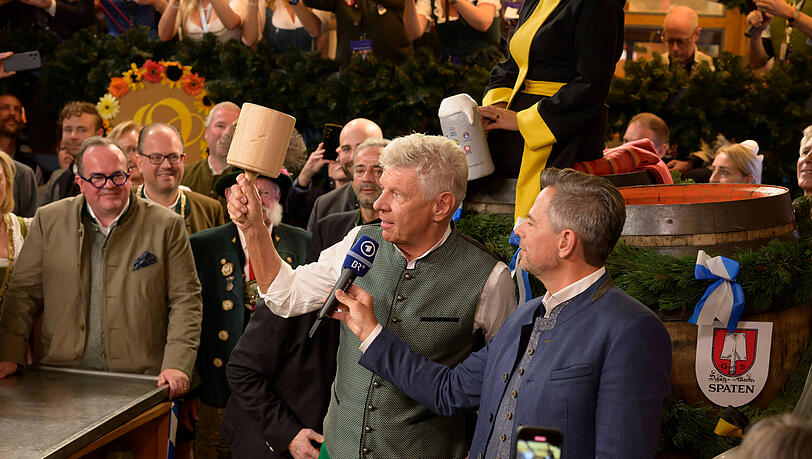OB Dieter Reiter zapft beim 189. Oktoberfest an. OB Dieter Reiter zapft beim 189. Oktoberfest an.