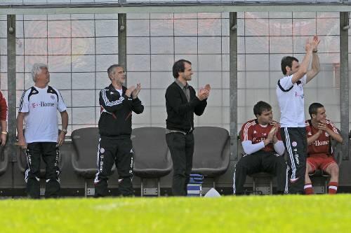 Ließ sich von den Fans im Grünwalder Stadion feiern: Mehmet Scholl.