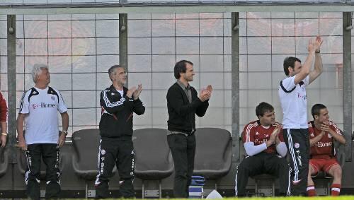 Ließ sich von den Fans im Grünwalder Stadion feiern: Mehmet Scholl. Ließ sich von den Fans im Grünwalder Stadion feiern: Mehmet Scholl.