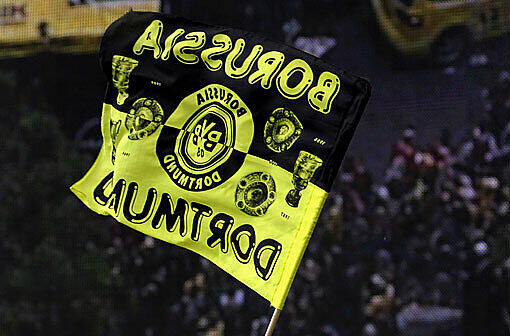 Eine BVB-Fahne sorgte auf dem Schattenberg in Oberstdorf für Verwirrung