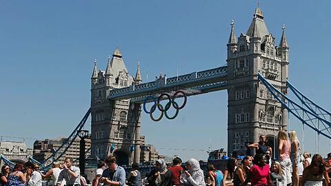 Auch die Towerbridge wurde olympisch geschmückt.