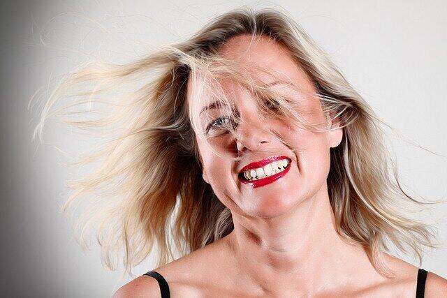Choreographin und Schauspielerin Monika Herzing sucht für ein Tanztheaterprojekt bewegungsfreudige Männer und Frauen.