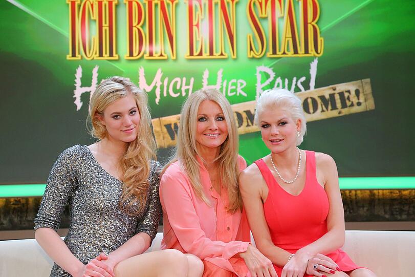 Larissa Marolt, Frauke Ludowig und Melanie Müller posieren für`s Foto.